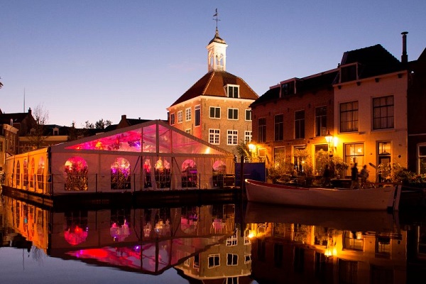 Terras Cafe Sjiek Schiedam, terras veel feesten